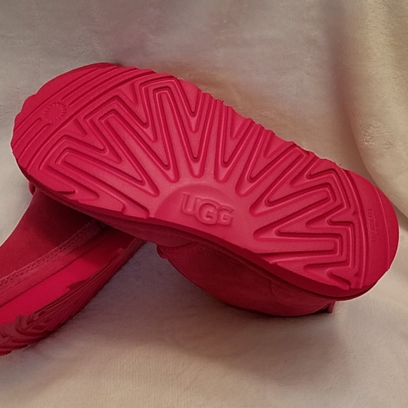 Kids size 3Y (wmns 4.5) Pink Mid Top Ugg boot - Picture 5 of 8